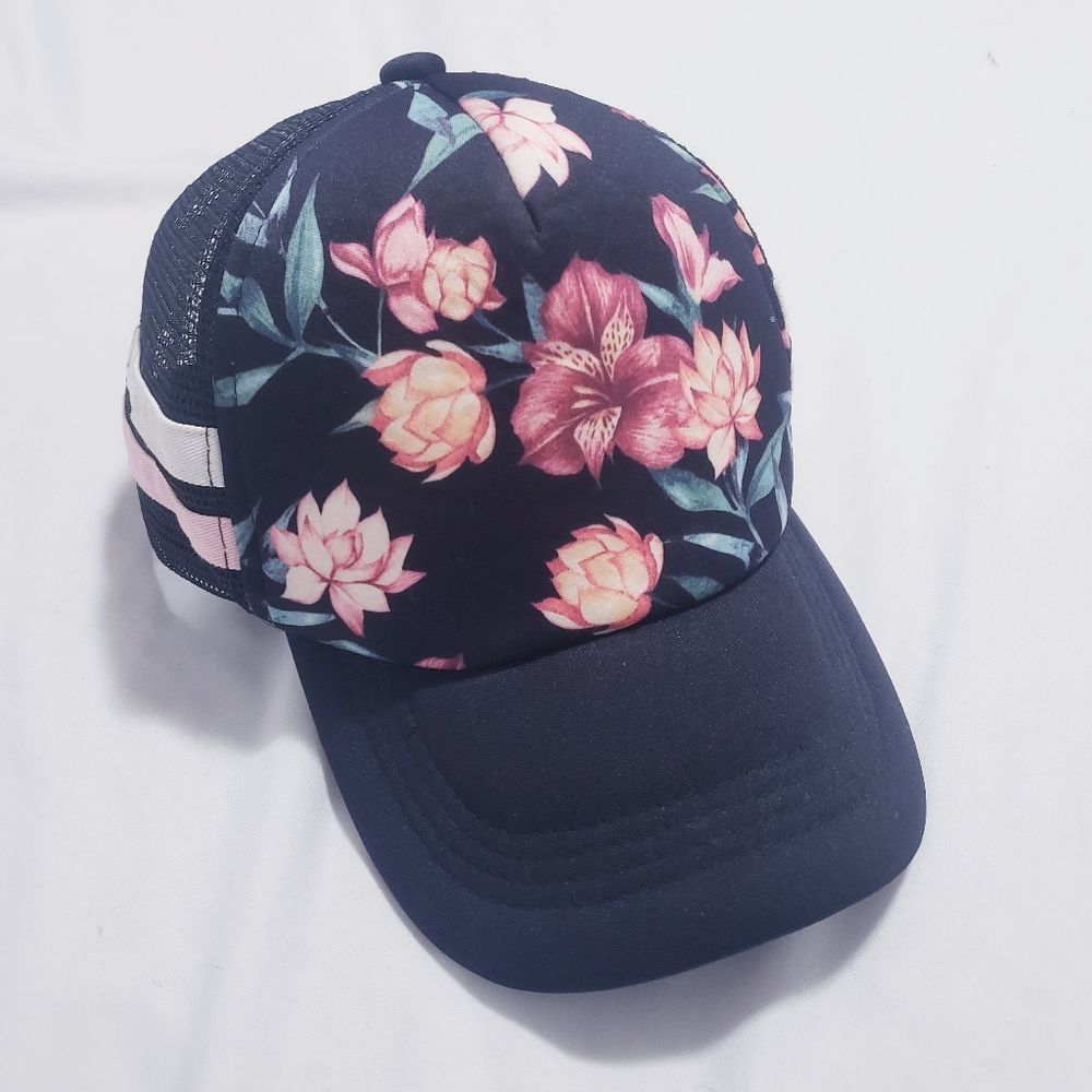 🛍FREEW/PURCHASE🛍Ardene Floral Hat